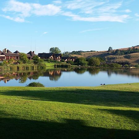 Kloofzicht Lodge & Spa Крюгерсдорп Экстерьер фото The village of Sunstone