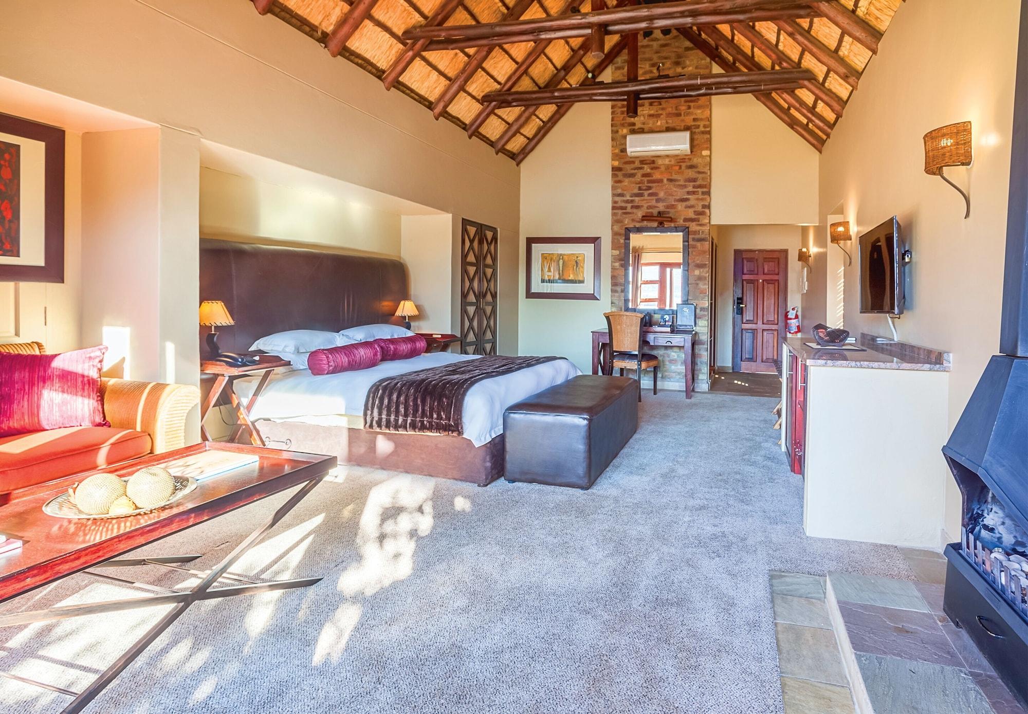 Kloofzicht Lodge & Spa Крюгерсдорп Экстерьер фото Executive Suite at Protea Hotel, Silver Lakes