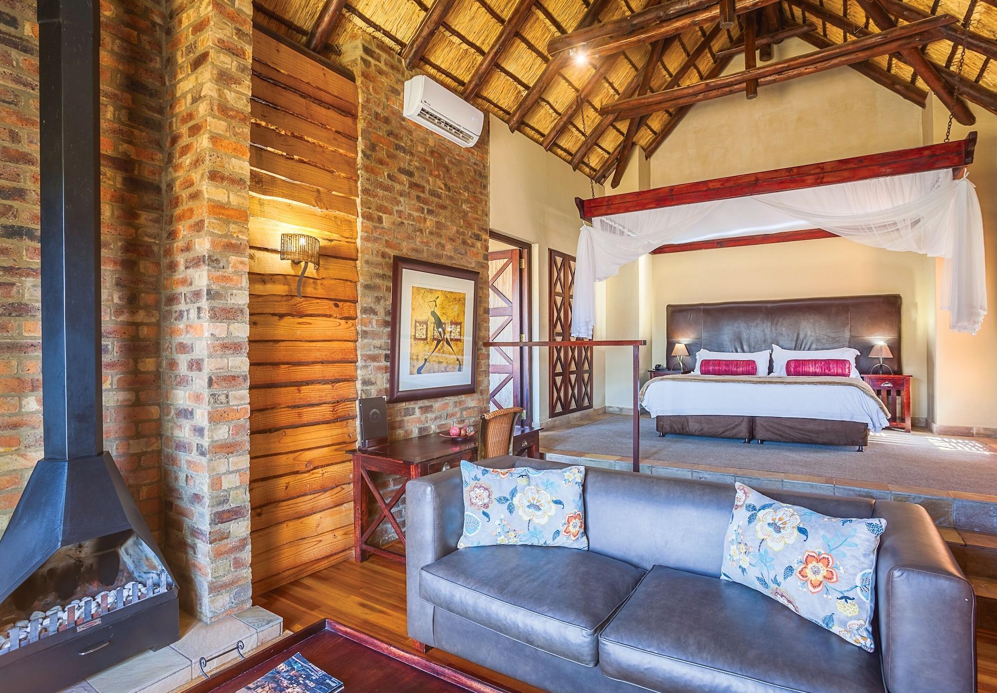 Kloofzicht Lodge & Spa Крюгерсдорп Экстерьер фото The interior of a suite at the Oyster Box