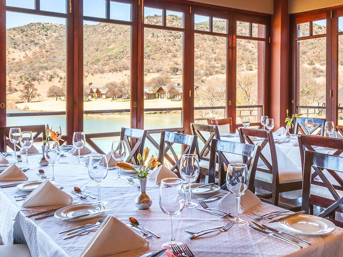 Kloofzicht Lodge & Spa Крюгерсдорп Экстерьер фото The restaurant at the lodge