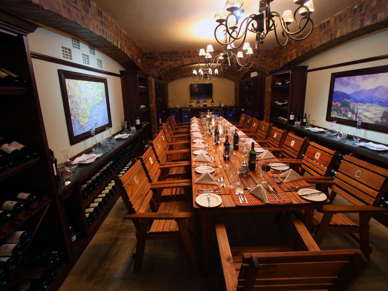 Kloofzicht Lodge & Spa Крюгерсдорп Экстерьер фото Wine tasting room at the winery